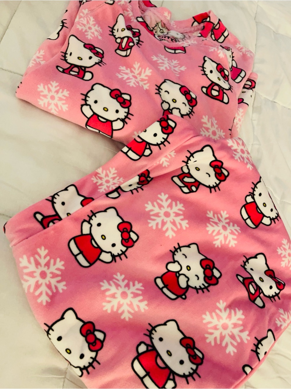NWOT Sanrio Hello Kitty Pink and Red Women’s Fleece Pajamas